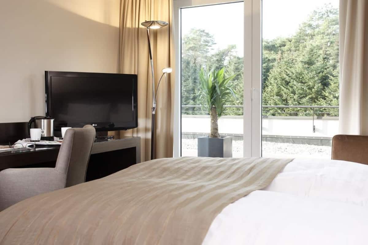 superior double room, private bathroom | hypo-allergenic bedding, pillow-top beds, in-room safe