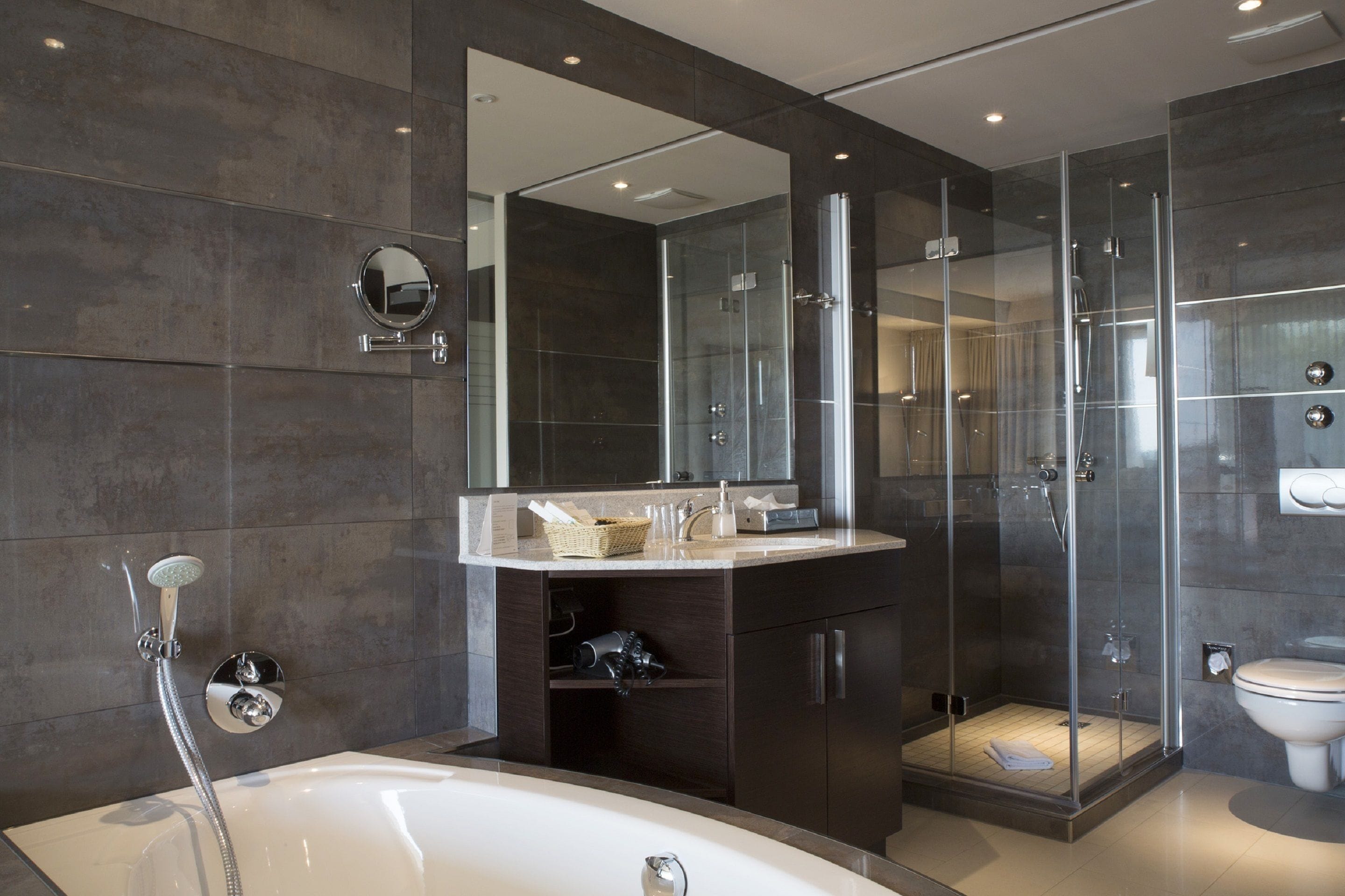 comfort double room, private bathroom | bathroom | free toiletries, hair dryer, towels