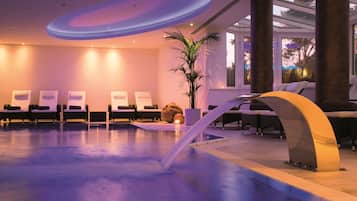 Indoor pool, sun loungers