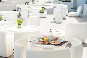 Dinner served, Italian cuisine - 8Piuhotel (Lecce)