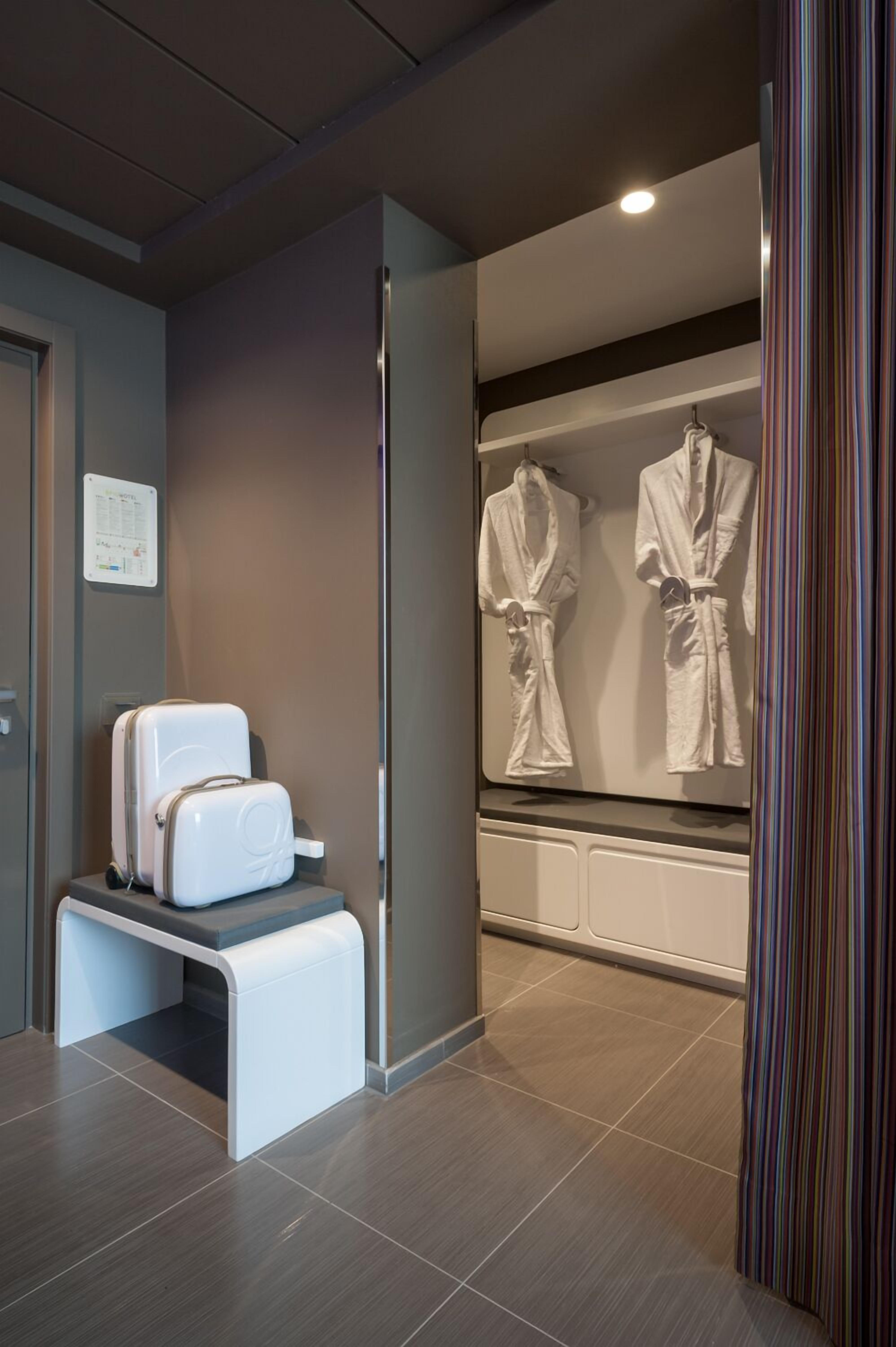 junior suite | 1 bedroom, premium bedding, down duvets, memory-foam beds