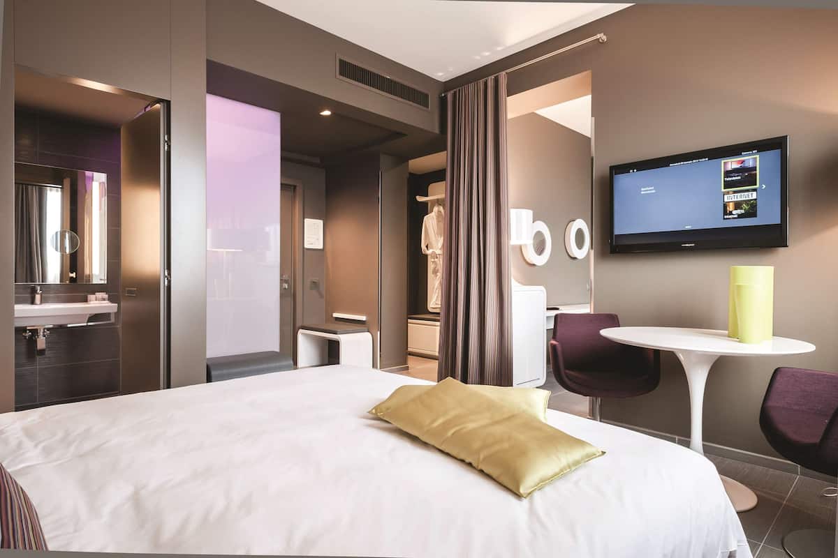 junior suite | 1 bedroom, premium bedding, down duvets, memory-foam beds