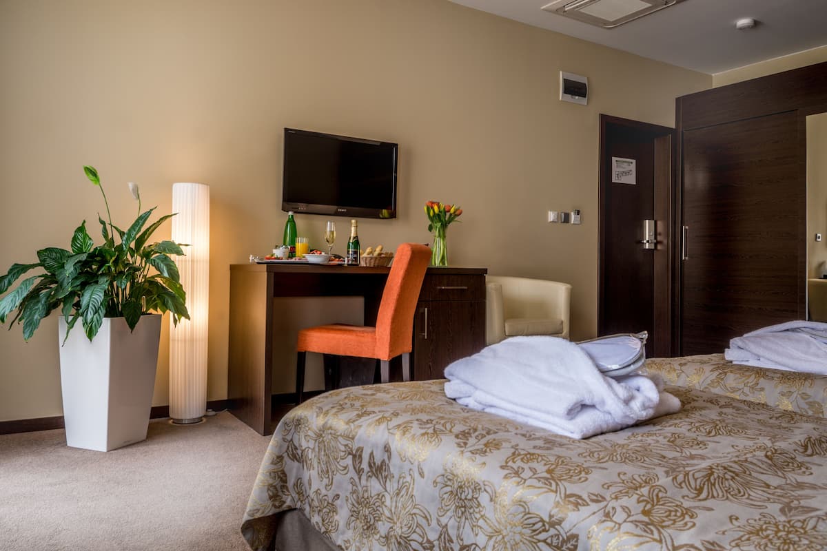 Luxe beddengoed, pillowtop-bedden, een minibar, een kluis op de kamer