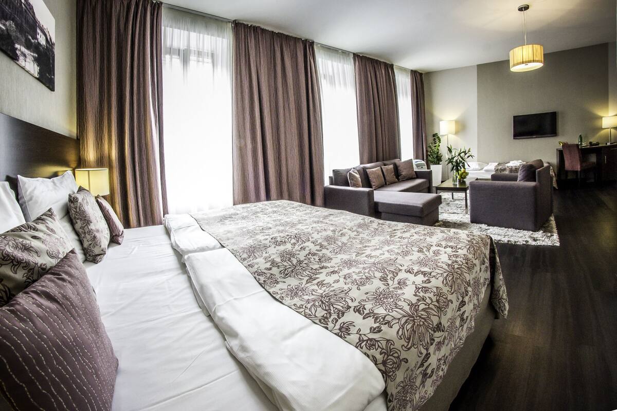 Premium bedding, pillowtop beds, minibar, in-room safe