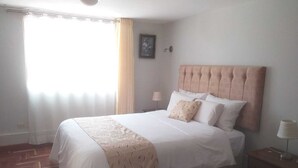 Doble Superior | Premium bedding, down comforters, in-room safe, desk - Sonnenthal Bed & Breakfast Cusco (Cusco)