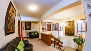 Lobby sitting area - Sonnenthal Bed & Breakfast Cusco (Cusco)