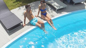 Exercise/lap pool