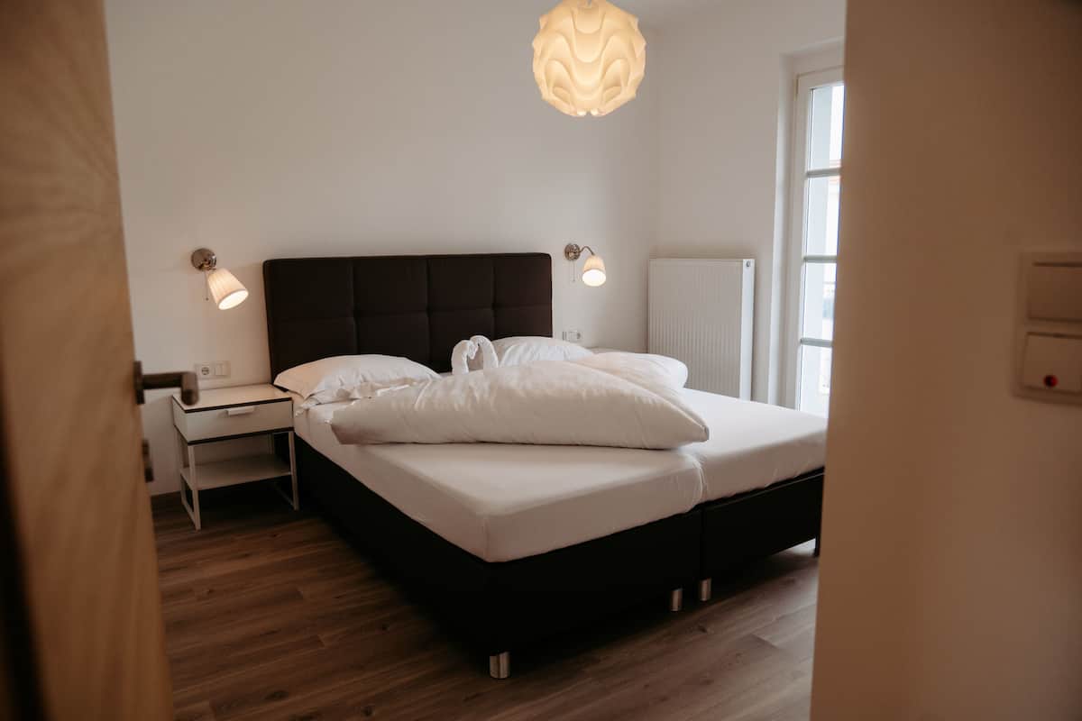 junior suite | 1 bedroom, hypo-allergenic bedding, down duvets, in-room safe