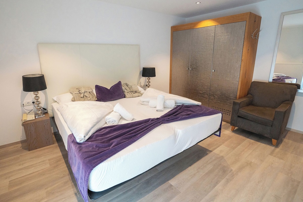 1 bedroom, hypo-allergenic bedding, down duvets, in-room safe