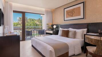 In-room safe, blackout drapes, free WiFi