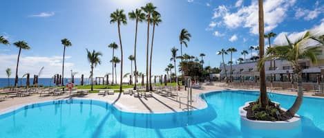 Outdoor pool, sun loungers