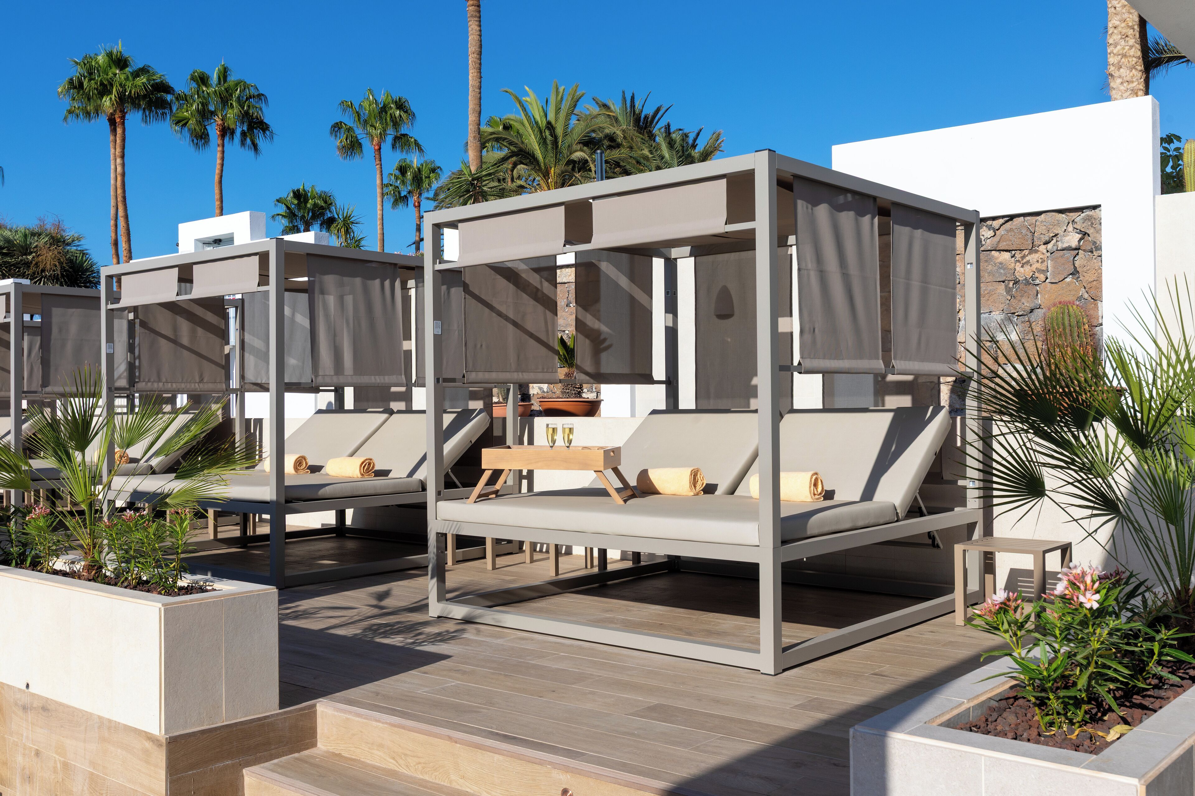 Outdoor pool, pool loungers