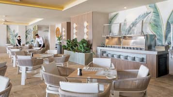 2 Restaurants; Frühstück und Abendessen werden serviert