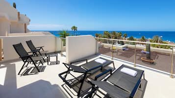 Habitación doble, balcón, vistas al mar | Vistas desde la habitación