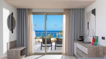 Habitación doble, balcón, vistas al mar | Minibar, wifi gratis, ropa de cama