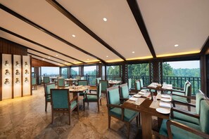 Restaurant - Golden Tulip Srinagar (Srinagar)