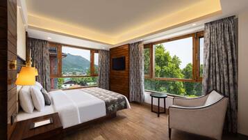 Premium bedding, minibar, in-room safe, desk