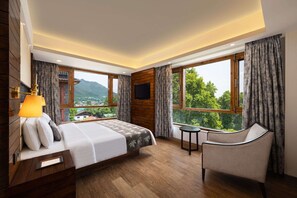 Premium bedding, minibar, in-room safe, desk - Golden Tulip Srinagar (Srinagar)