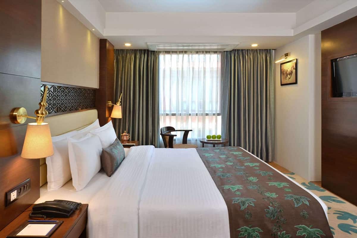 Premium bedding, minibar, in-room safe, desk