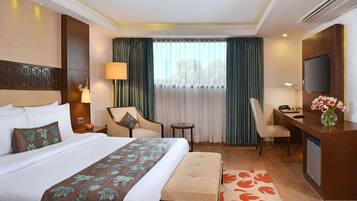 Premium Room, 1 Double Bed (18SQM, Free WiFi, Shower) | Premium bedding, minibar, in-room safe, desk