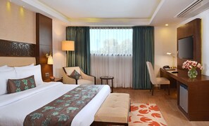 Premium Room, 1 Double Bed (18SQM, Free WiFi, Shower) | Premium bedding, minibar, in-room safe, desk - Golden Tulip Srinagar (Srinagar)