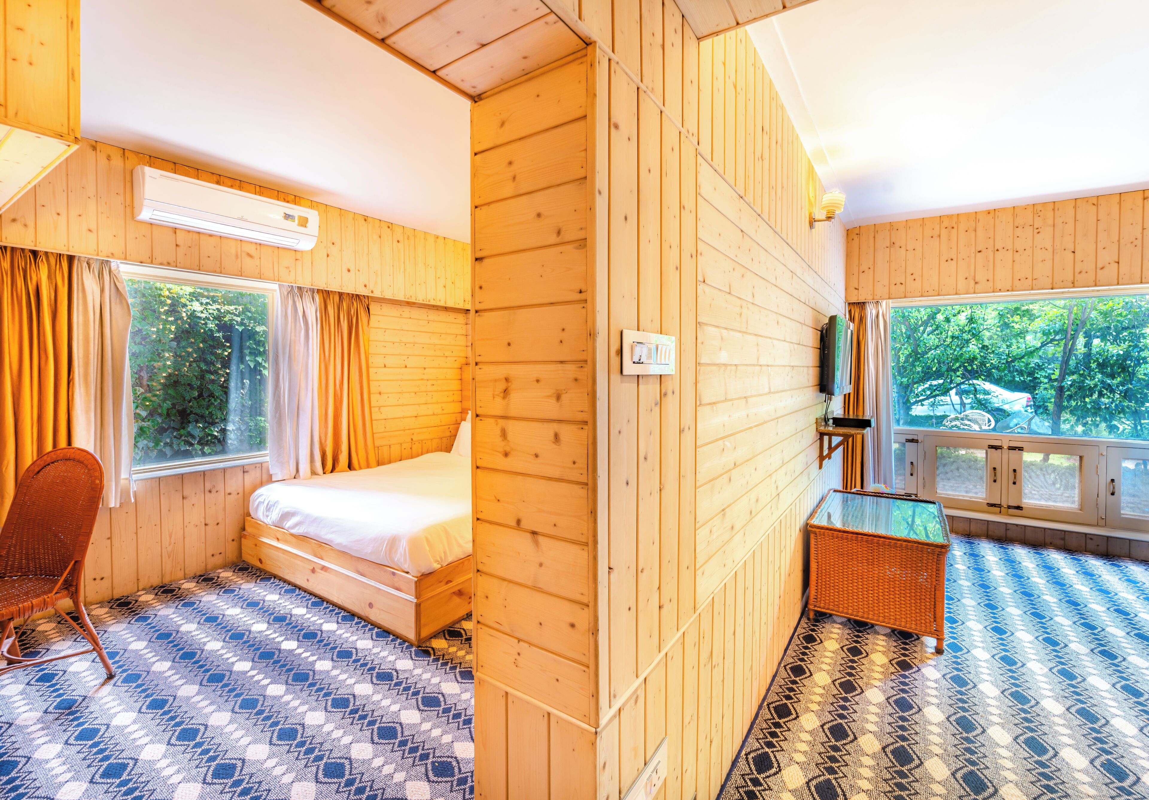 客房内保险箱、办公桌、隔音、熨斗/熨衣板