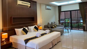 Grand Superior Room | セーフティボックス (室内)、デスク、遮光カーテン、防音設備