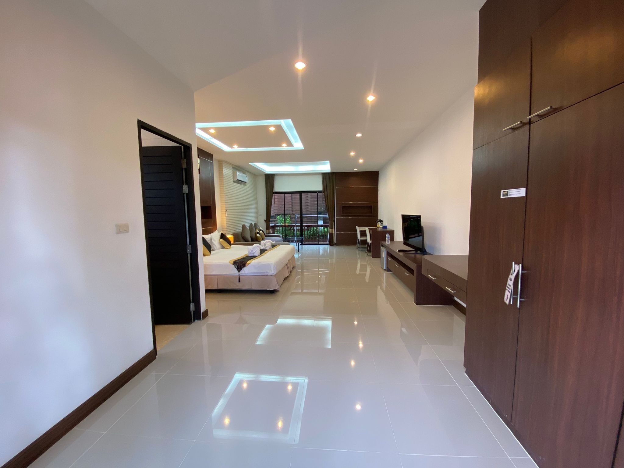 Grand Superior Room | In-room safe, desk, blackout curtains, soundproofing