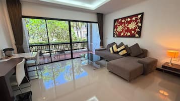 Superior kamer | Woonruimte | Een 40-inch lcd-televisie met digitale zenders en een televisie