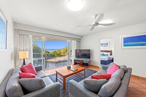 Flat-screen TV - La Mer Sunshine (Sunshine Beach)