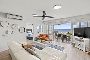 Flat-screen TV - La Mer Sunshine (Sunshine Beach)