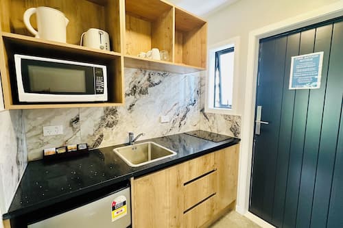 Deluxe Studio Suite | Private kitchen