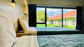 Deluxe Studio Suite | 1 bedroom, desk, iron/ironing board, free WiFi