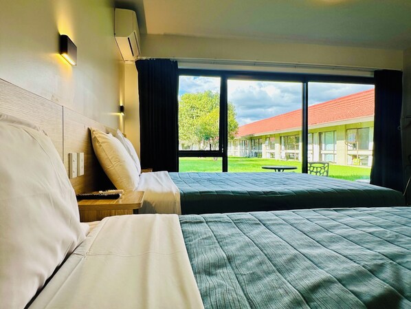 Suite estudio Deluxe | Escritorio, tabla de planchar con plancha, wifi gratis y ropa de cama 