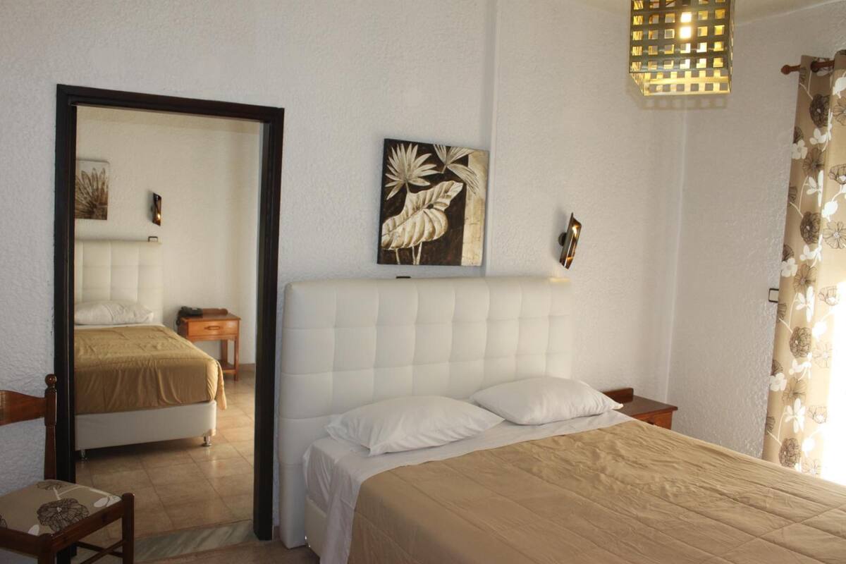 Family Room, Connecting Rooms