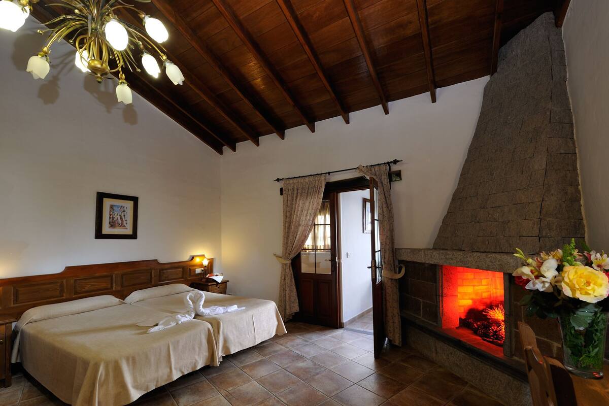 Minibar, desk, free WiFi, bed sheets