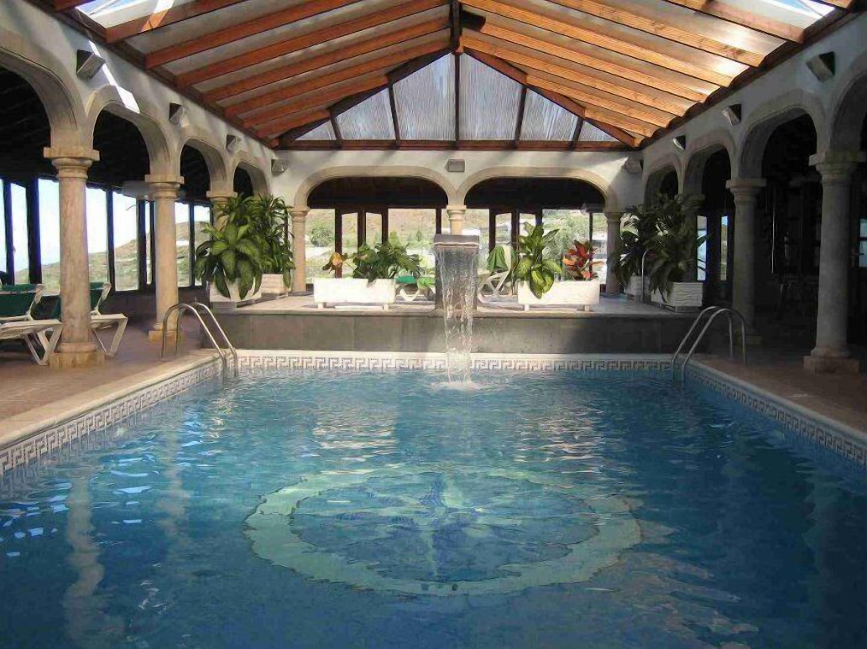 Sauna, hot tub, Turkish bath, body treatments, aromatherapy, body wraps