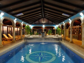 Indoor pool, outdoor pool, pool umbrellas - El Nogal Hotel Boutique & Spa (Vilaflor)