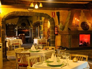 Breakfast, lunch and dinner served - El Nogal Hotel Boutique & Spa (Vilaflor)