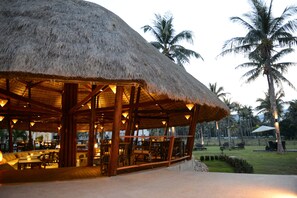 Restaurant - The Beach Village Resort (Sam Roi Yot)