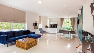 2 Bedroom Pool suite | Living area | TV