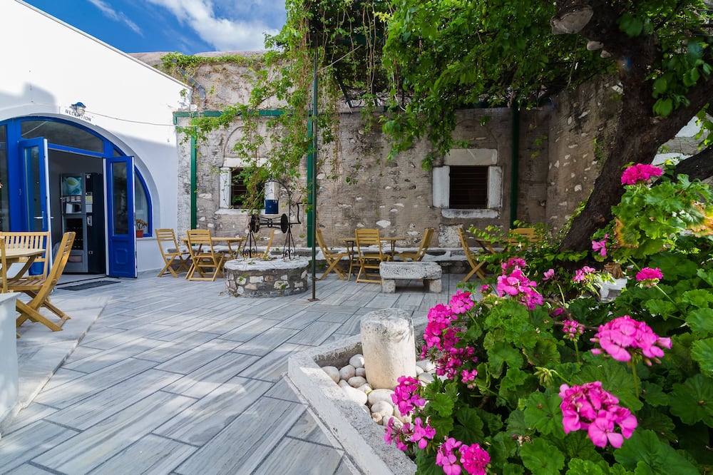 Captain Manolis Hotel
