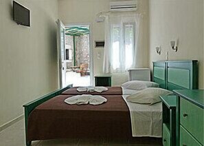 Soundproofing, free WiFi - Captain Manolis Hotel (Paros)