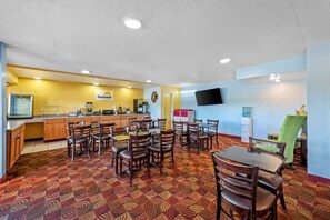 Free daily on-the-go breakfast  - Days Inn by Wyndham Independence (Independence)