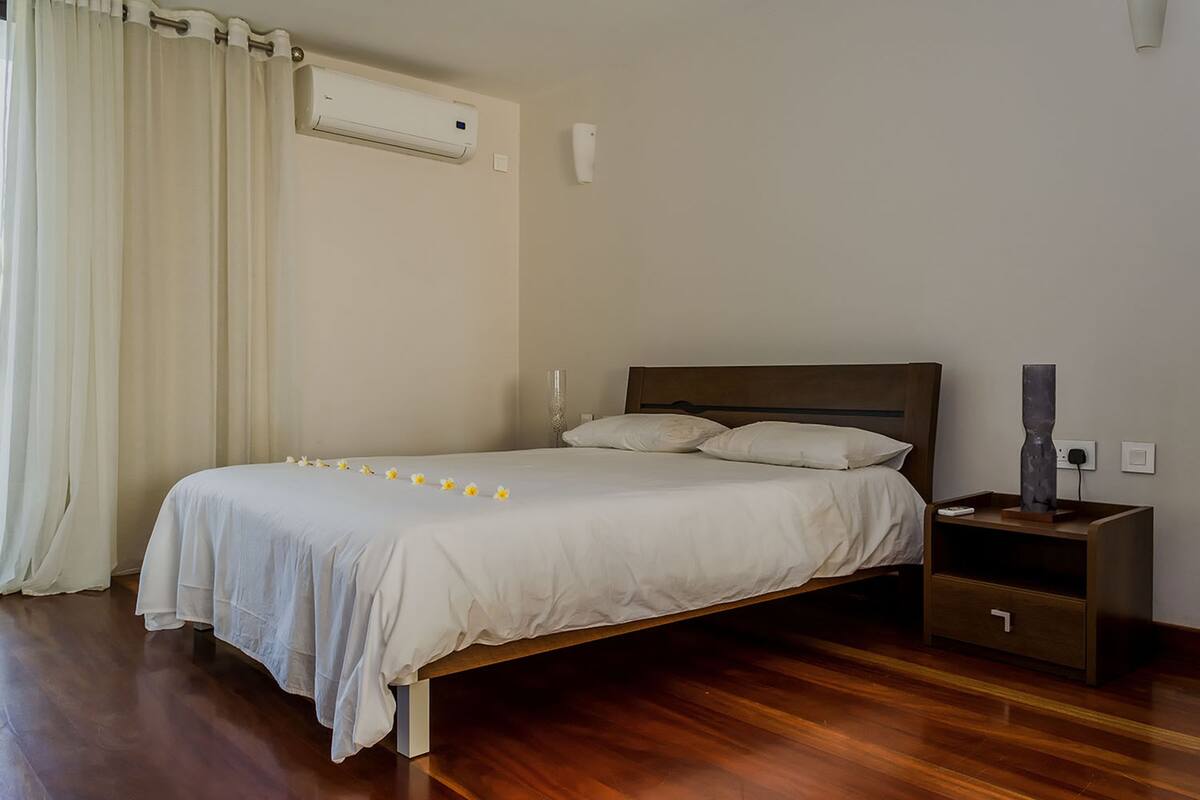 Apartemen Mewah, 2 kamar tidur | Seprai premium, bantalan ekstra lembut, brankas, dan tirai kedap cahaya