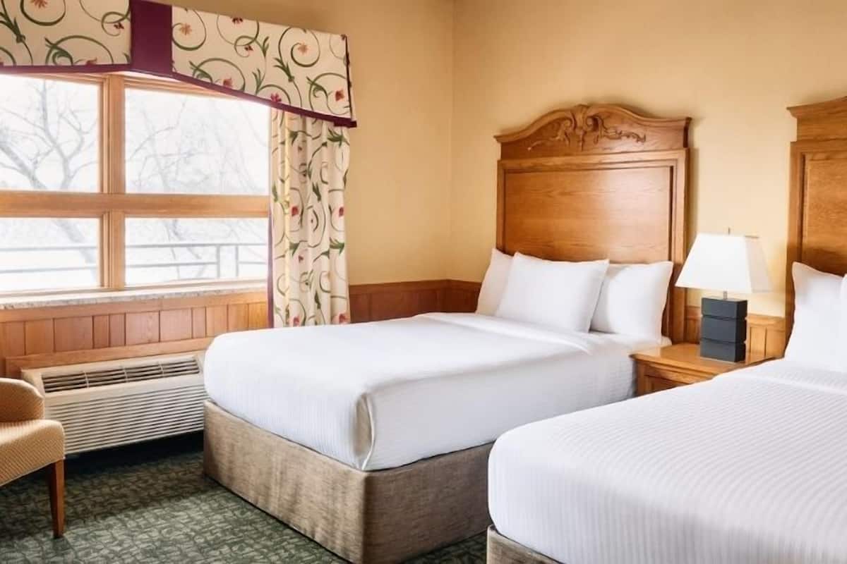 Deluxe Double Room, 2 Double Beds | Desk, free WiFi, bed sheets, wheelchair access