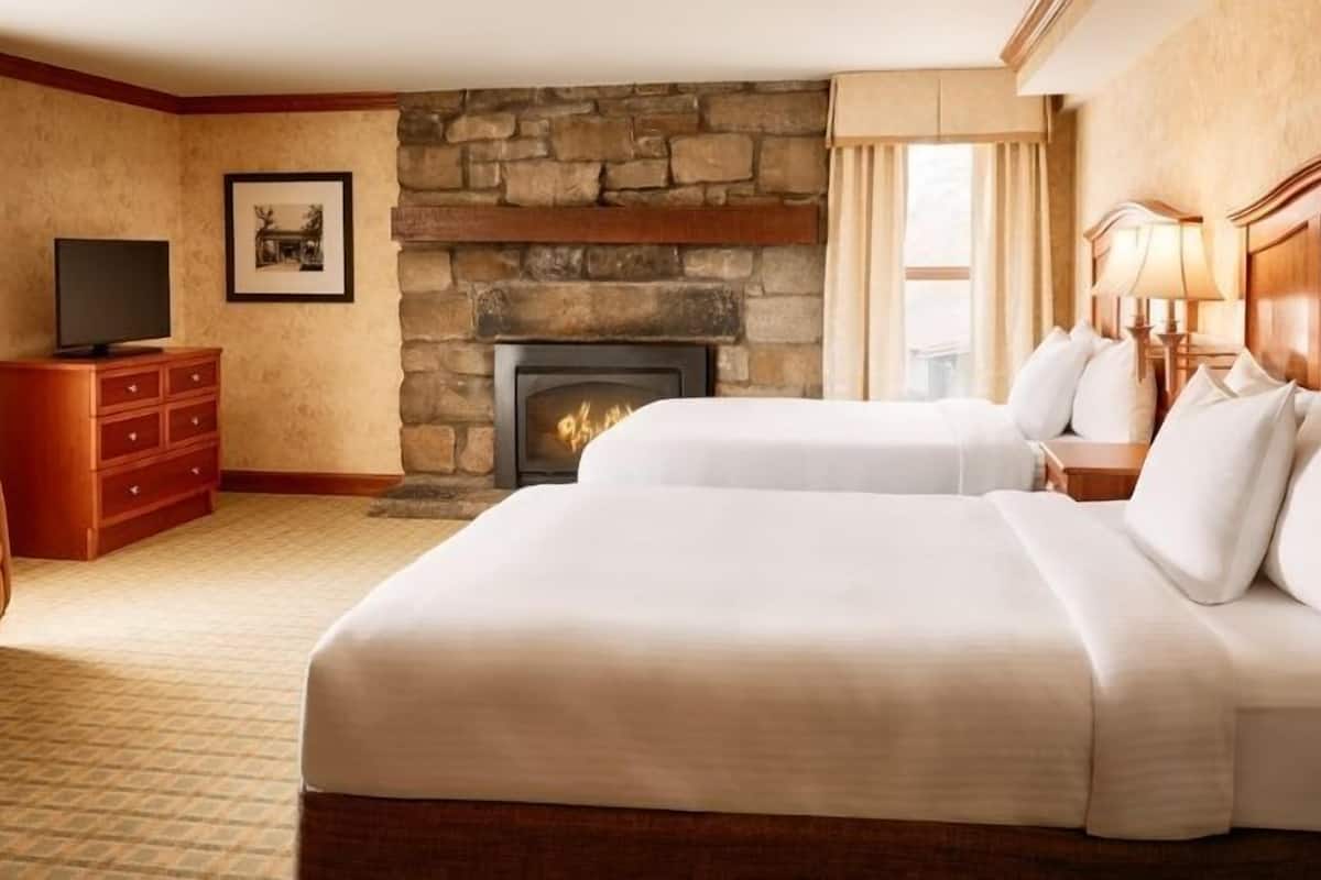 Premier Double Room, 2 Queen Beds, Refrigerator | Desk, free WiFi, bed sheets, wheelchair access