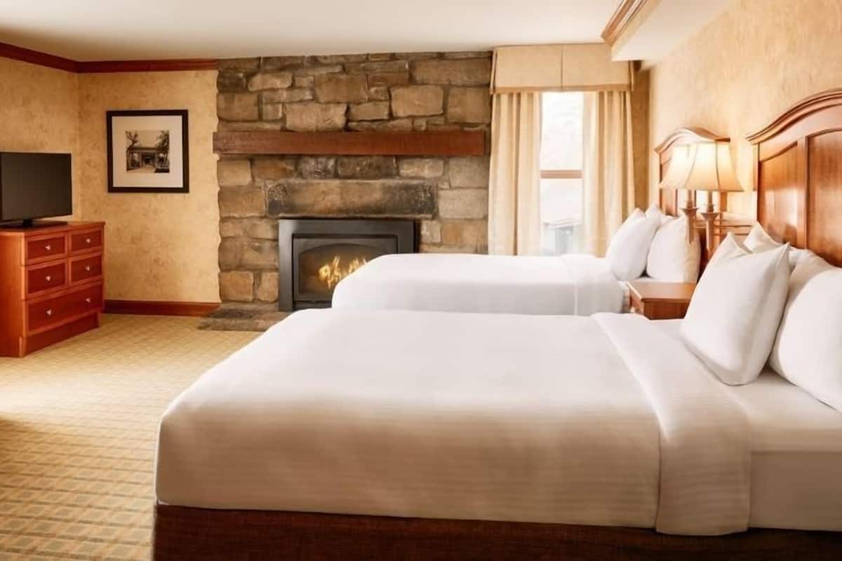 Premier Double Room, 2 Queen Beds, Refrigerator | Desk, free WiFi, bed sheets, wheelchair access