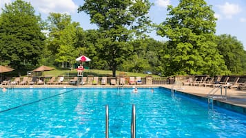 Indoor pool, seasonal outdoor pool, pool loungers