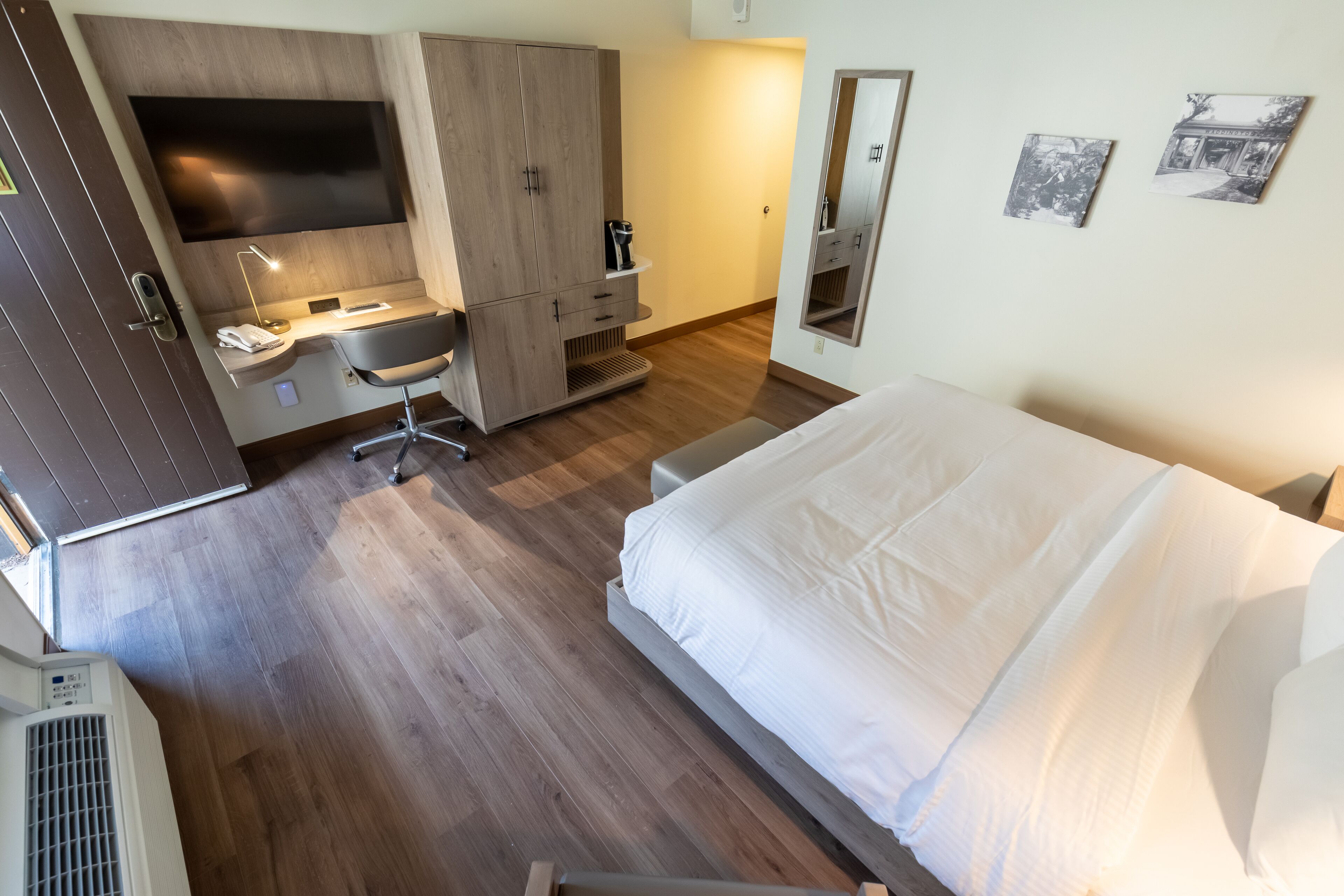 premier room, 1 king bed | desk, free wifi, bed sheets, wheelchair access